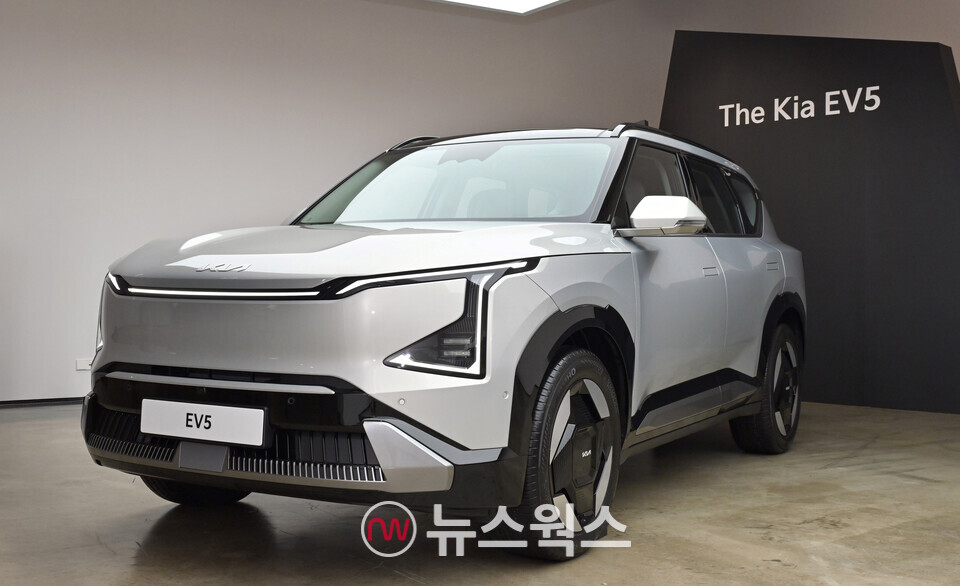 기아 EV5 미디어 데이 행사장에 전시된 EV5. (사진제공=기아)