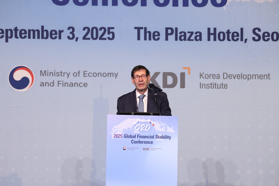 모리스 옵스펠트 피터슨 국제경제연구소 선임 연구위원이 기조연설을 하고 있다. (사진제공=한국개발연구원)