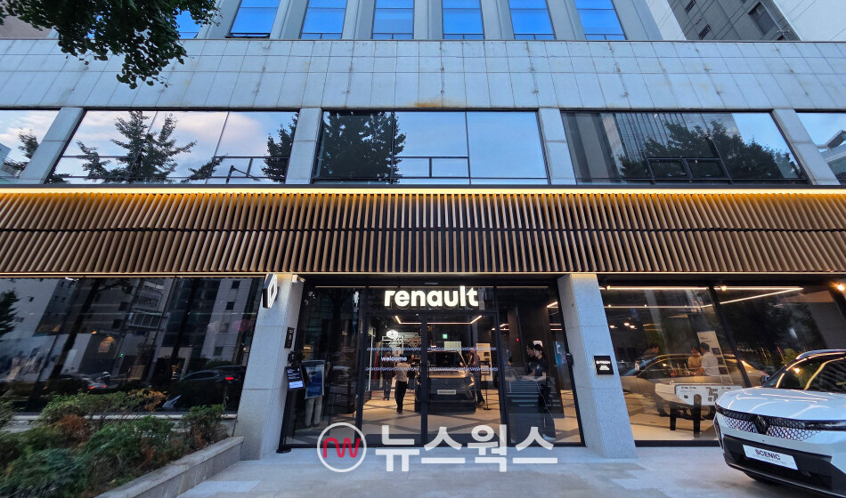 르노코리아 강남전시장. (사진제공=르노코리아)