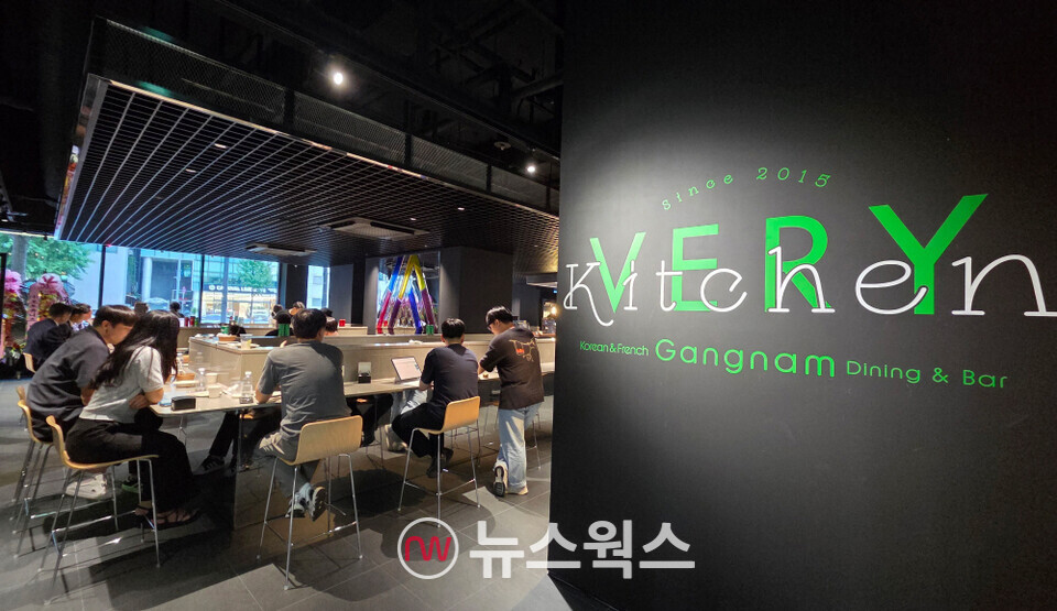 르노코리아 강남전시장에 입점한 '베리키친 강남'. (사진제공=르노코리아)