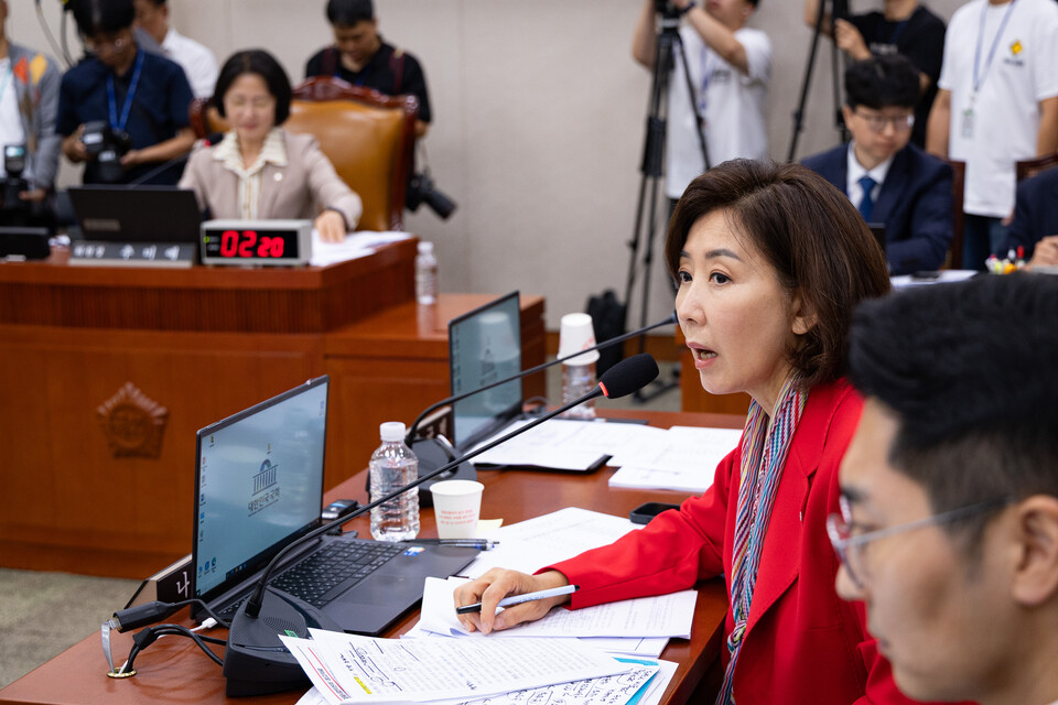 나경원 국민의힘 의원이 4일 국회에서 열린 제429회 국회(정기회) 법제사법위원회 제2차 전체회의에서 검찰개혁 공청회 관련 질의를 하고 있다. (사진=뉴스1)