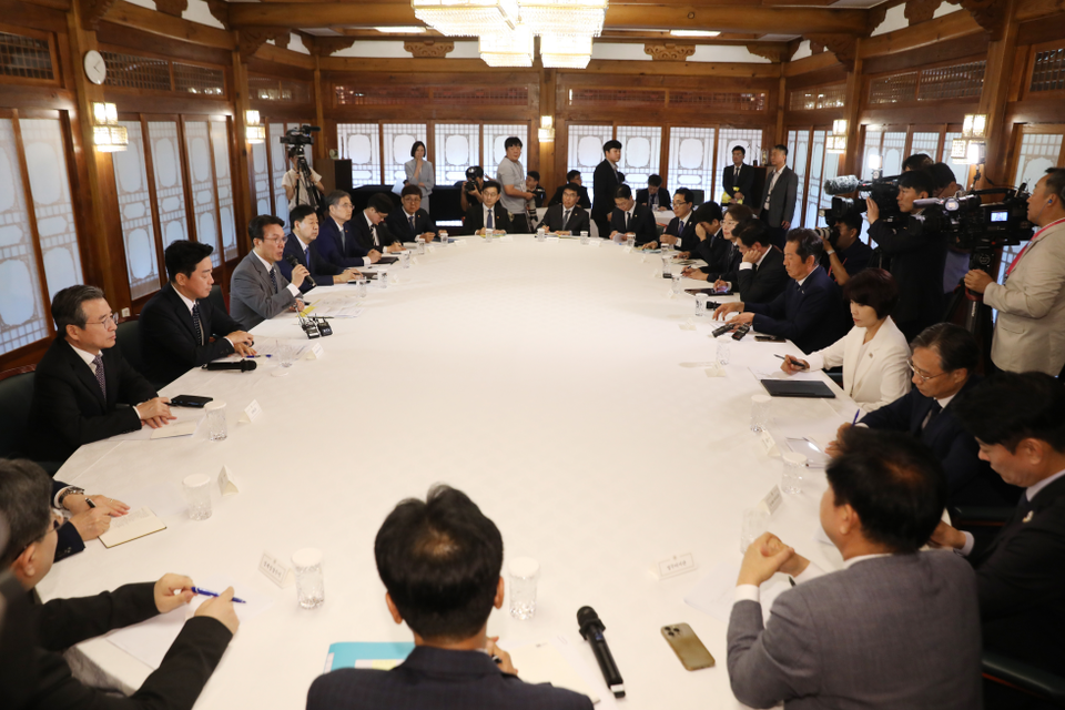 김민석 국무총리가 지난 8월 10일 삼청동 총리서울공관에서 열린 고위당정협의회에서 발언을 하고 있다. (출처=국무조정실 홈페이지)