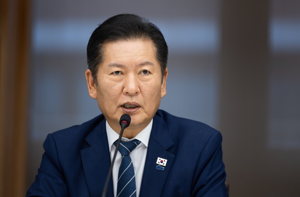 정청래 더불어민주당 대표가 8일 오전 서울 중구 대한상공회의소에서 열린 최태원 대한상의 회장 등 기업인들과의 정책 간담회에서 인사말을 하고 있다. (출처=정청래 의원 페이스북)