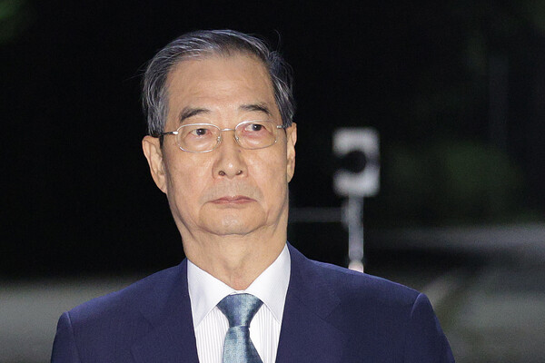 내란 행위를 방조한 혐의를 받는 한덕수 전 국무총리가 지난 8월 27일 오후 구속영장이 기각된 후 경기 의왕시 서울구치소를 나서고 있다. (사진=뉴스1)