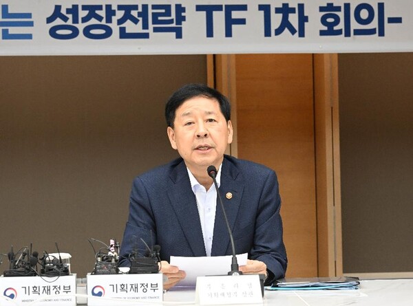 구윤철 부총리가 지난 8월 5일 서울 중구 대한상공회의소에서 경제6단체가 참석한 가운데 열린 '성장전략 TF 1차 회의'에서 발언을 하고 있다. (사진제공=기획재정부)