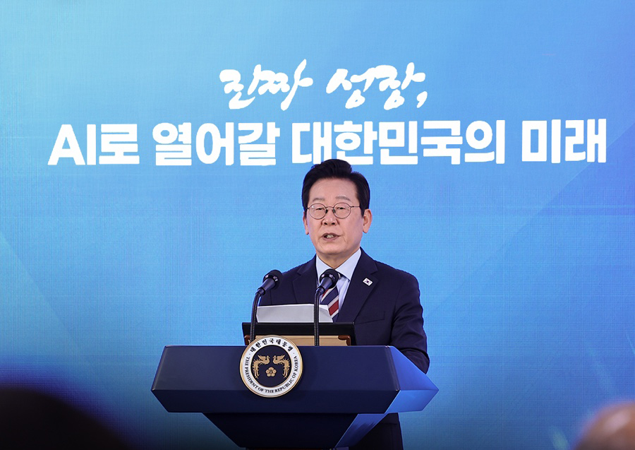 이재명 대통령이 8일 서울 중구 서울스퀘어에서 열린 국가인공지능전략위원회 출범식에서 발언하고 있다. (출처=과학기술정보통신부)