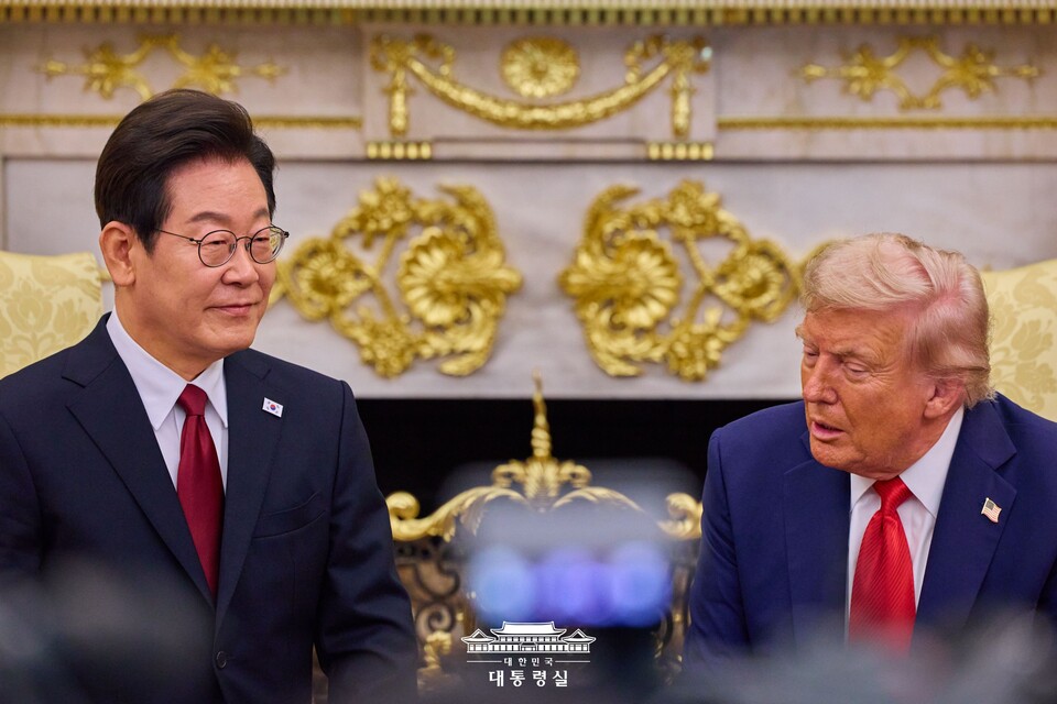 이재명 대통령과 도널드 트럼프 미국 대통령이 25일(현지시간) 미국 워싱턴DC 백악관에서 정상회담을 하고 있다. (사진제공=대통령실)