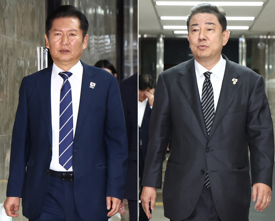 더불어민주당 정청래(왼쪽) 대표와 김병기 원내대표가 11일 서울 여의도 국회에서 각각 비공개 의원총회에 참석하고 있다. (사진=뉴스1)