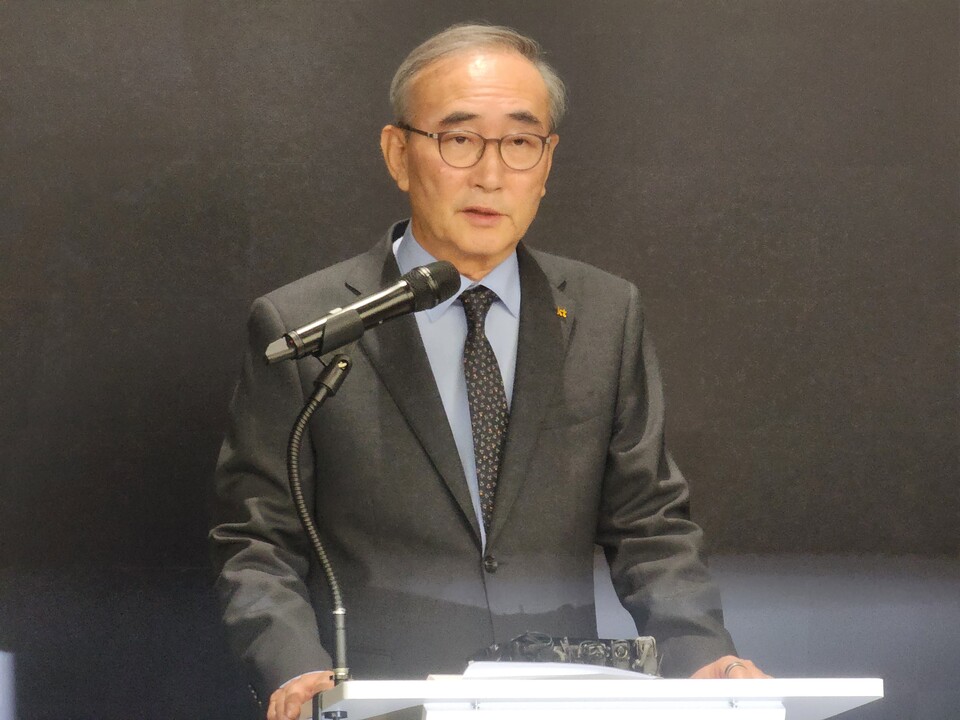 김영섭 KT 대표이사가 11일 기자간담회를 열고 최근 발생한 무단 소액결제 피해 사건에 대해 "고객과 국민들께 심려를 끼치게 돼 사죄드린다"고 말하고 있다. (사진=박광하 기자)