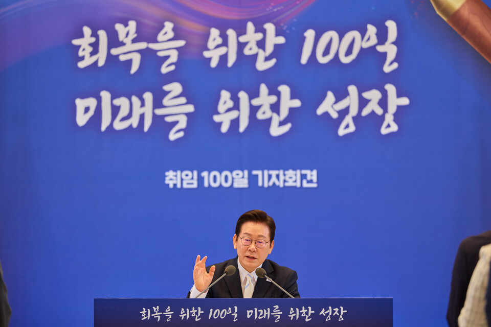 이재명 대통령이 11일 청와대 영빈관에서 '회복을 위한 100일, 미래를 위한 성장'을 주제로 열린 취임 100일 기자회견에서 기자들의 질문에 답변하고 있다. (사진=뉴스1)