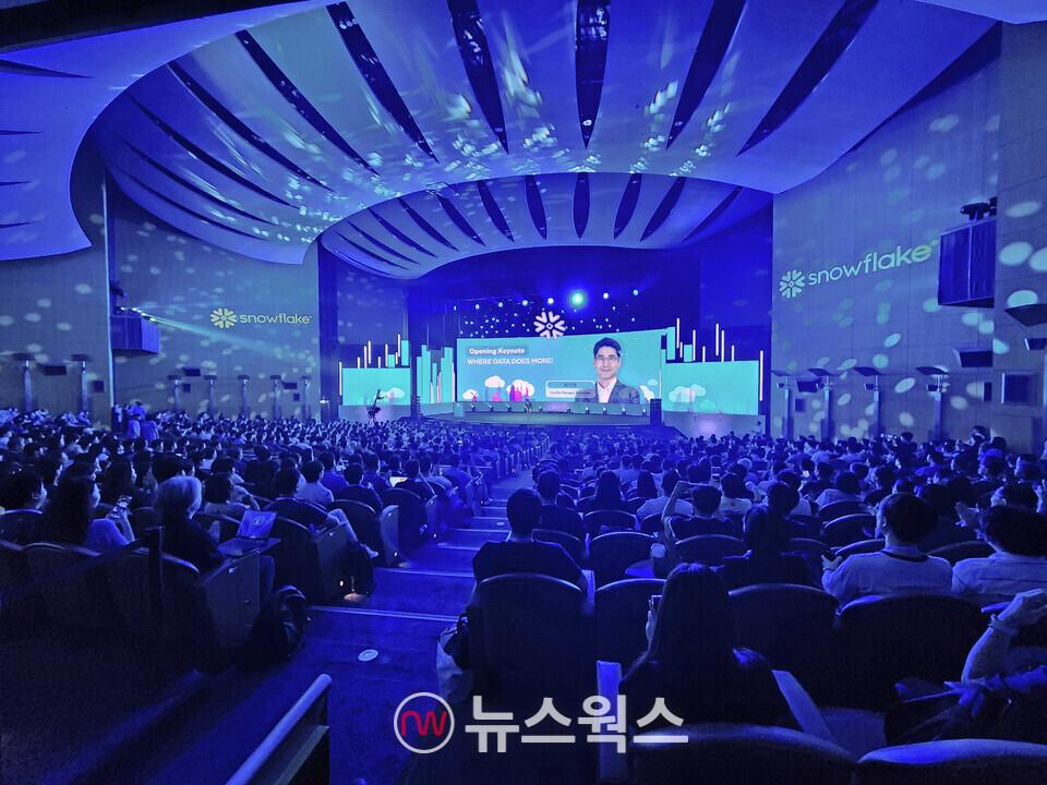 스노우플레이크가 9일 서울 강남구 코엑스 컨벤션센터에서 개최한 데이터 컨퍼런스 '스노우플레이크 월드 투어 서울 2025'에 제조, 금융, 리테일, 스타트업 등 12개 이상 산업 분야 관계자 3000여 명이 참석했다.
