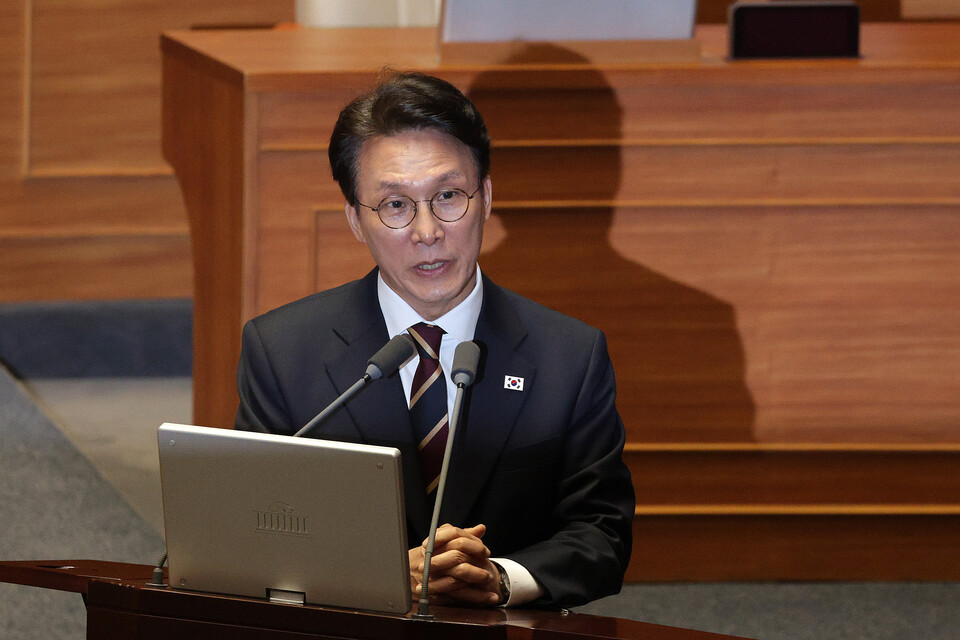 김민석 국무총리가 15일 오후 서울 여의도 국회에서 열린 제429회국회(정기회) 제5차 본회의 정치에 관한 질문에서 임이자 국민의힘 의원의 질의에 답변하고 있다. (사진=뉴스1)