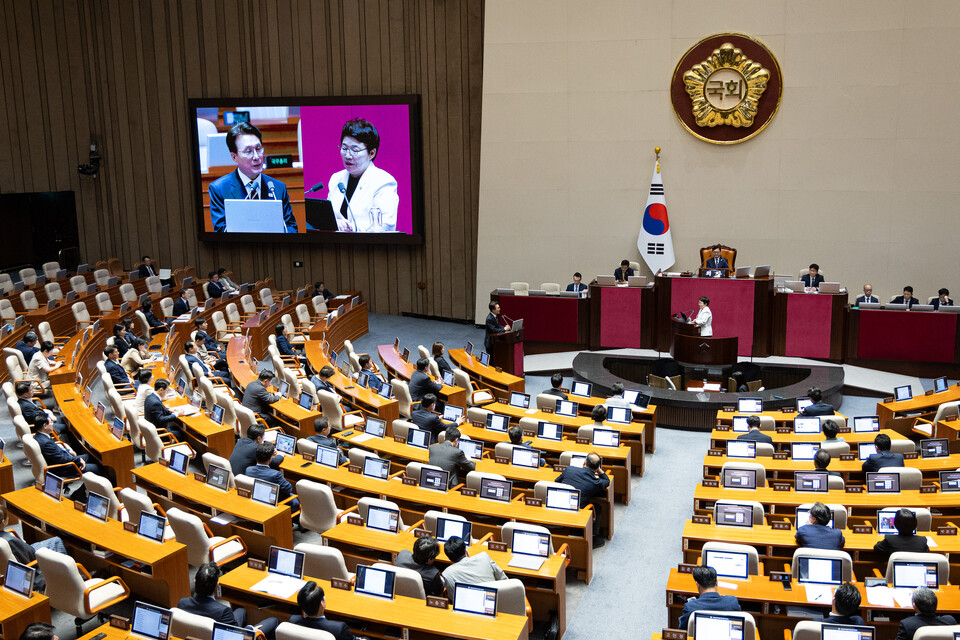 김민석 국무총리가 15일 서울 여의도 국회에서 열린 제429회 국회(정기회) 제5차 본회의에서 임이자 국민의힘 의원의 정치에 관한 대정부 질문에 답하고 있다. (사진=뉴스1)