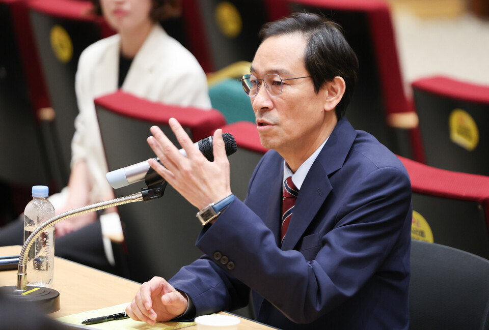 우상호 대통령실 정무수석이 지난 8월 21일 서울 용산구 대통령실 청사에서 열린 기자간담회에서 취재진의 질의에 답하고 있다. (사진=뉴스1)