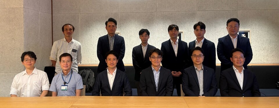 팍스프로젝트 관계자들이 팍스프로젝트 종료 보고회에서 기념 촬영을 하고 있다. (사진제공=케이뱅크)