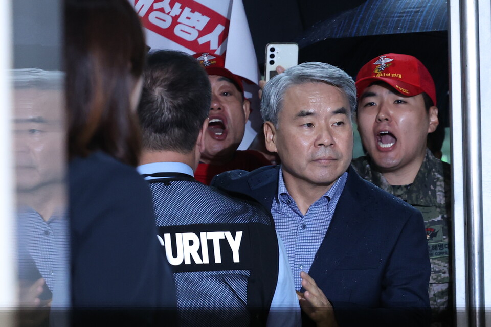 이종섭 전 국방부 장관이 17일 오전 서울 서초구 순직해병 특검(이명현 특별검사) 사무실에서 피의자 조사를 받기 위해 출석하고 있다 (사진=뉴스1)