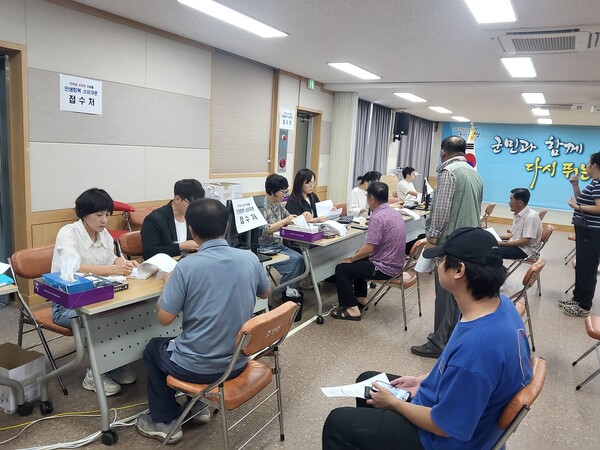 보성군이 군민 생활 안정을 돕고 지역경제에 활력을 불어넣을 '2차 민생회복 소비쿠폰' 신청을 받고 있다. (사진제공=보성군청)