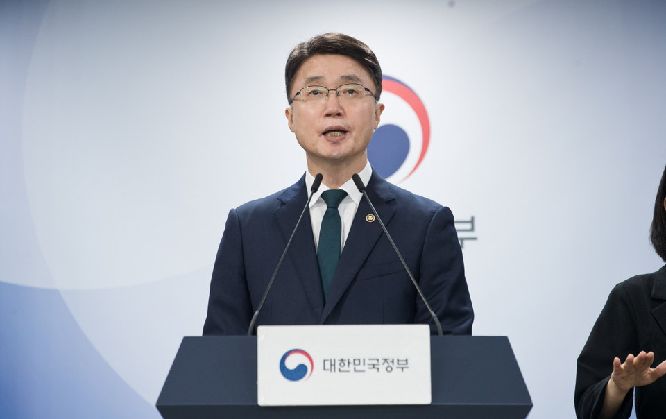 류제명 과학기술정보통신부 제2차관이 브리핑하고 있다. (사진제공=과기정통부)