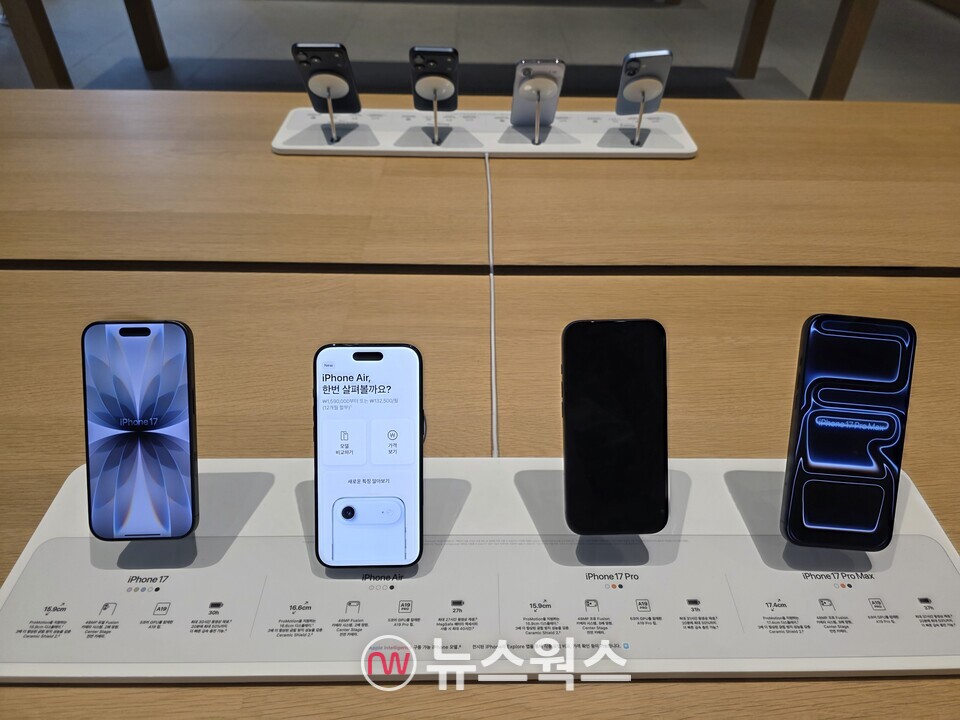 애플스토어 명동점에 전시된 '아이폰 17 에어'의 모습. (사진=채윤정 기자)