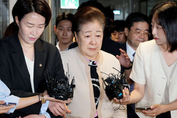 한학자 통일교 총재가 지난 17일 오전 서울 종로구 김건희 특검팀(특별검사 민중기) 사무실에 출석하고 있다. (사진=뉴스1)