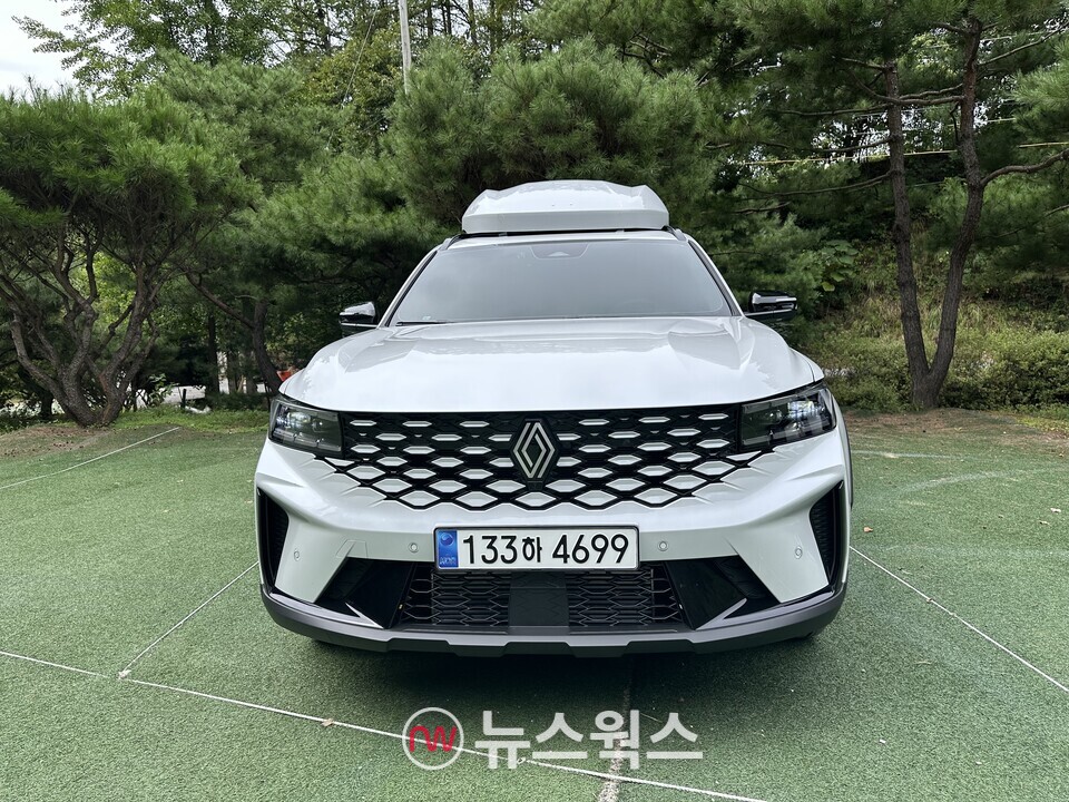 르노코리아 '2026년형 그랑 콜레오스 에스카파드 루프박스'. (사진=정현준 기자)