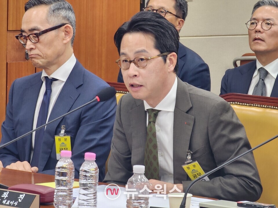 조좌진 롯데카드 대표가 24일 국회 과방위 청문회에서 최근 발생한 고객정보 유출 해킹 사태 처리를 