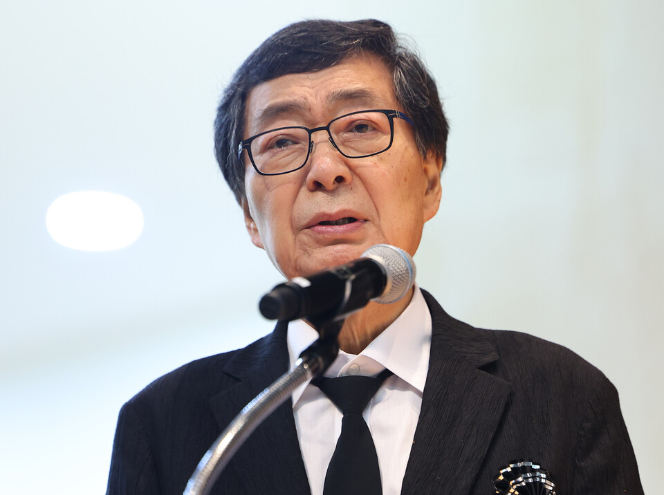 김홍업 김대중평화센터 이사장이 지난달 18일 서울 동작구 국립서울현충원 현충관에서 열린 김대중 전 대통령 서거 16주기 추모식에서 유족인사를 하고 있다. (사진=뉴스1)