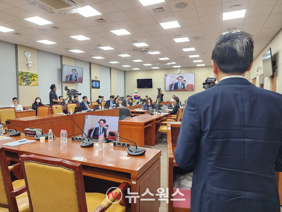 김승주 고려대 정보보호대학원 교수가 24일 국회 과방위 청문회에서 국가적 정보보호 제도 개선 의견을 발표하고 있다. (사진=박광하 기자)