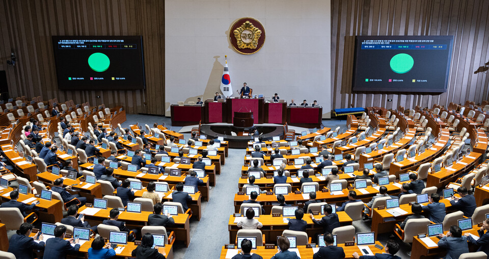 지난 11일 서울 여의도 국회에서 열린 제429회 국회(정기회) 제4차 본회의에서 순직 해병 수사 방해 및 사건 은폐 등의 진상규명을 위한 특별검사의 임명 등에 관한 법률 일부개정법률안(대안)에 대한 수정안이 가결되고 있다. (사진=뉴스1)