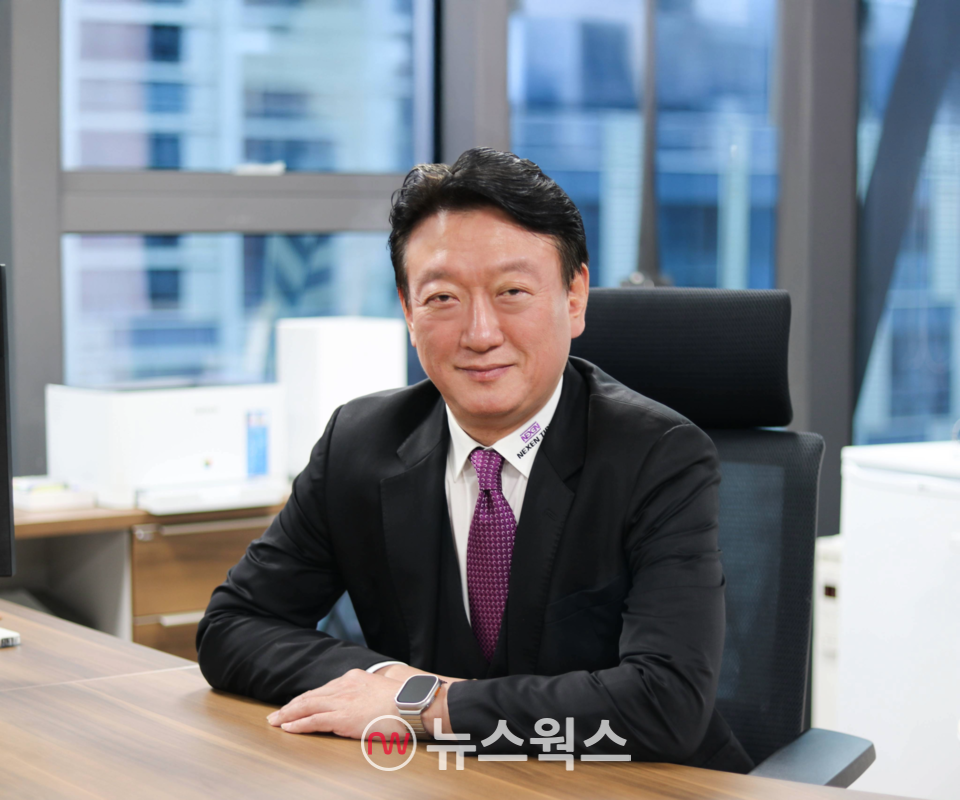 김현석 넥센타이어 사장이 '2025 한국경영대상'에서 CEO 분야 생산관리부문 수상자로 선정됐다. (사진제공=넥센타이어)