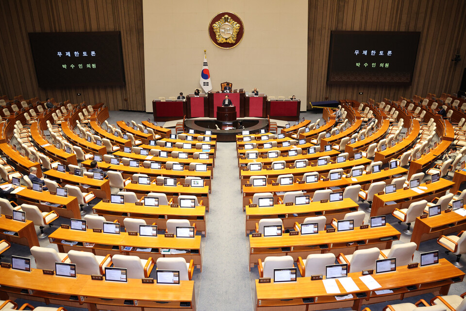 박수민 국민의힘 의원이 25일 서울 여의도 국회에서 열린 제 429회 국회(정기회) 제9차 본회의에서 정부조직법 일부개정법률안(대안)에 대한 무제한 토론(필리버스터)을 하고 있다. (사진=뉴스1)