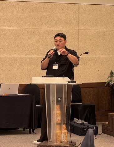 '2026 지방선거 대비 워크숍'에서 정평호 청년위원장이 발언을 하고 있다. (사진제공=더불어민주당 광주광역시당 대학·청년위원회)