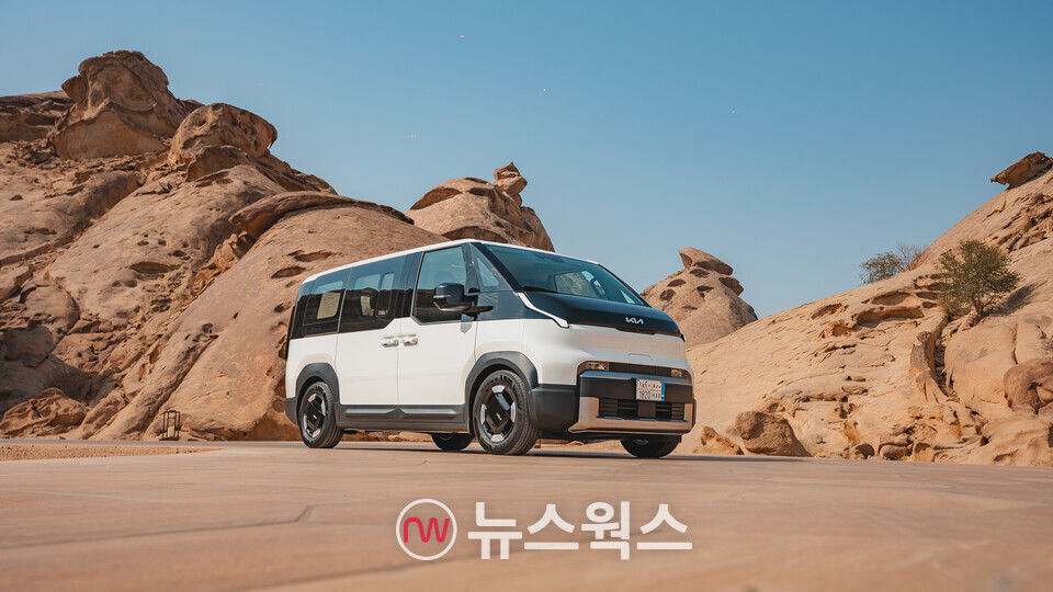 기아가 사우디아라비아 리야드에서 사우디 기가 프로젝트 개발사 중 하나인 레드씨글로벌(RSG)와 PV5 실증 사업을 시작한다. (사진제공=기아)