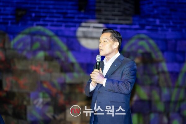 이재준 수원시장이 2025 수원화성 미디어아트 개막식에서 인사말을 하고 있다. (사진제공=수원시)