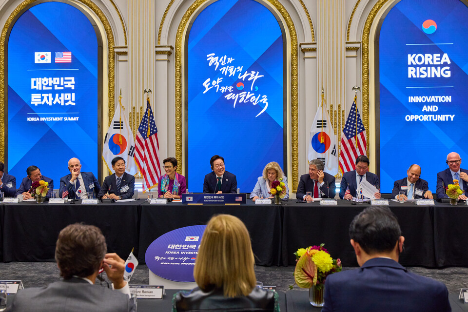 이재명 대통령이 25일(현지시간) 미국 뉴욕증권거래소(NYSE)에서 열린 대한민국 투자 써밋에서 모두발언을 하고 있다. (사진제공=대통령실)