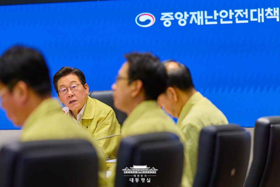 이재명 대통령이 28일 서울 종로구 정부서울청사 중앙재난안전상황실에서 국가정보자원관리원 화재 관련 중앙재난안전대책본부 회의를 주재하고 있다. (출처=대통령실 홈페이지)