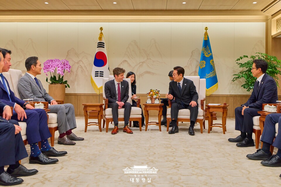 이재명 대통령이 1일 서울 용산 대통령실 청사에서 샘 올트먼 오픈AI 대표를 접견하고 있다. (출처=대통령실 홈페이지)