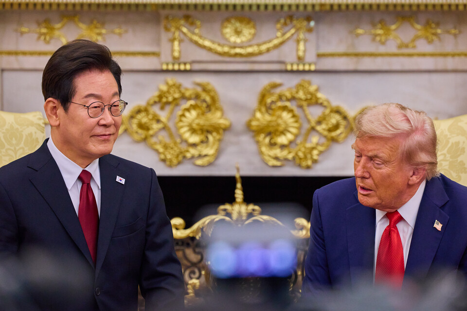 이재명 대통령이 25일(현지시간) 미국 워싱턴DC 백악관에서 도널드 트럼프 미국 대통령과 한미 정상회담을 하고 있다. (사진제공=대통령실)