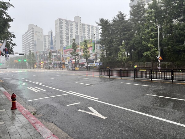 경기 고양시 화정동에 비가 내리고 있다. (사진=허운연 기자)