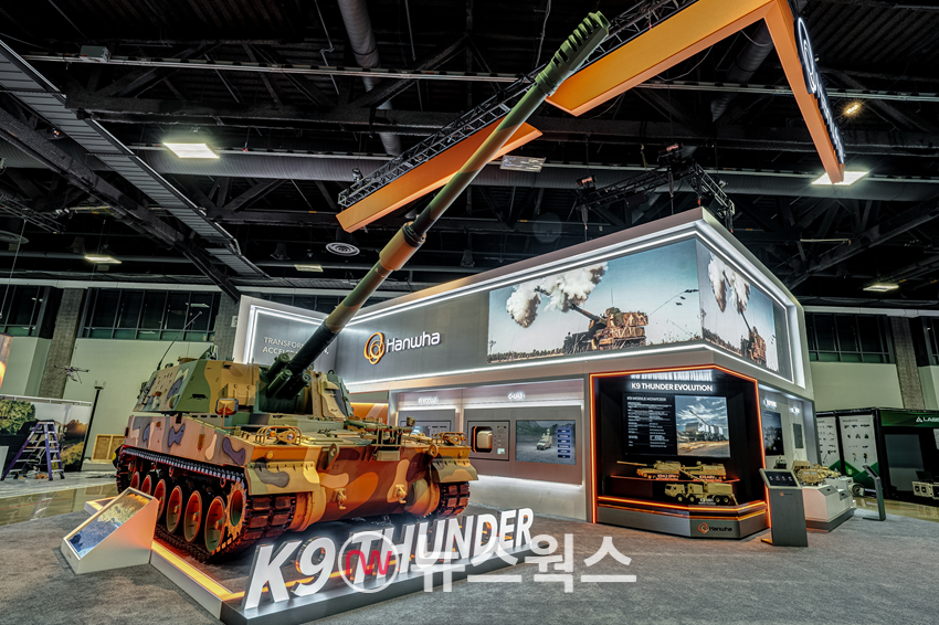 미국 워싱턴DC에서 13~15일 일정으로 개최 중인 'AUSA 2025' 전시회장 내 한화 부스 전경. (사진제공=한화에어로스페이스)