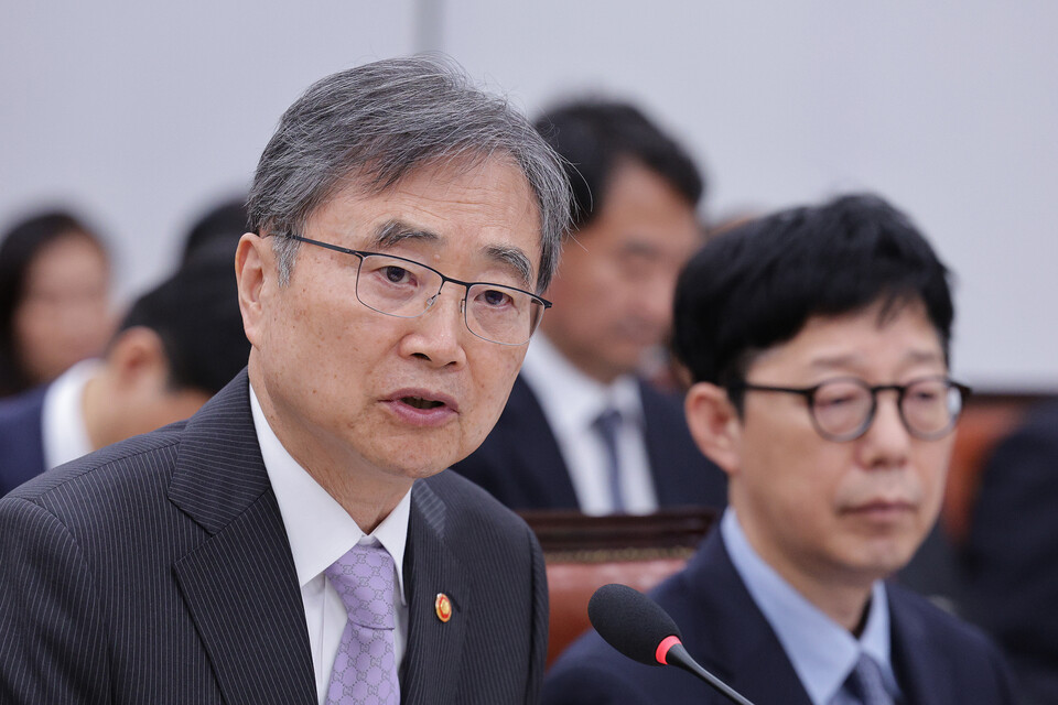 조현 외교부 장관이 지난 13일 서울 여의도 국회 외교통일위원회에서 열린 외교부 등에 대한 국정감사에서 의원 질의에 답변하고 있다. (사진=뉴스1)