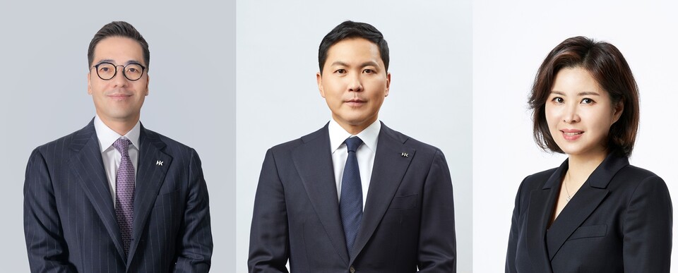 왼쪽부터 이승화 신임 대표이사, 윤상현 콜마그룹 부회장, 윤여원 콜마비앤에이치 대표이사 (사진제공=콜마그룹)