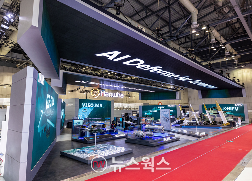 일산 킨텍스에서 열리고 있는 'ADEX 2025' 한화 3사 통합 운영 부스. (사진제공=한화그룹)