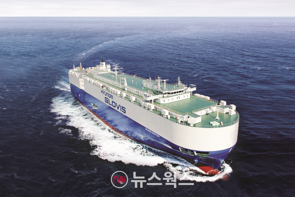 현대글로비스의 자동차운반선(PCTC) '글로비스 센추리'호. (사진제공=현대글로비스)