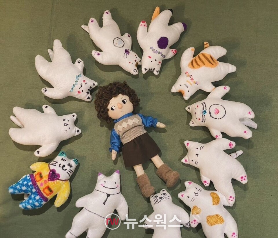 솔솔작가가 진행한 순애북토크를 진행하며 팬들이 만들어준 '순애 인형'. (사진제공=솔솔작가)