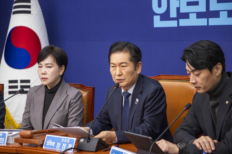 정청래(가운데) 더불어민주당 대표가 5일 서울 여의도 국회에서 열린 당 최고위원회의에서 발언하고 있다. (사진제공=민주당)