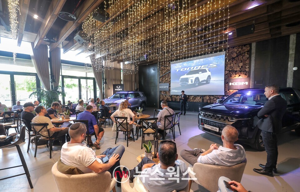 KGM이 지난 5일(현지시간) 이스라엘 텔 아비브에서 토레스 HEV 출시 행사를 개최했다. (사진제공=KGM)