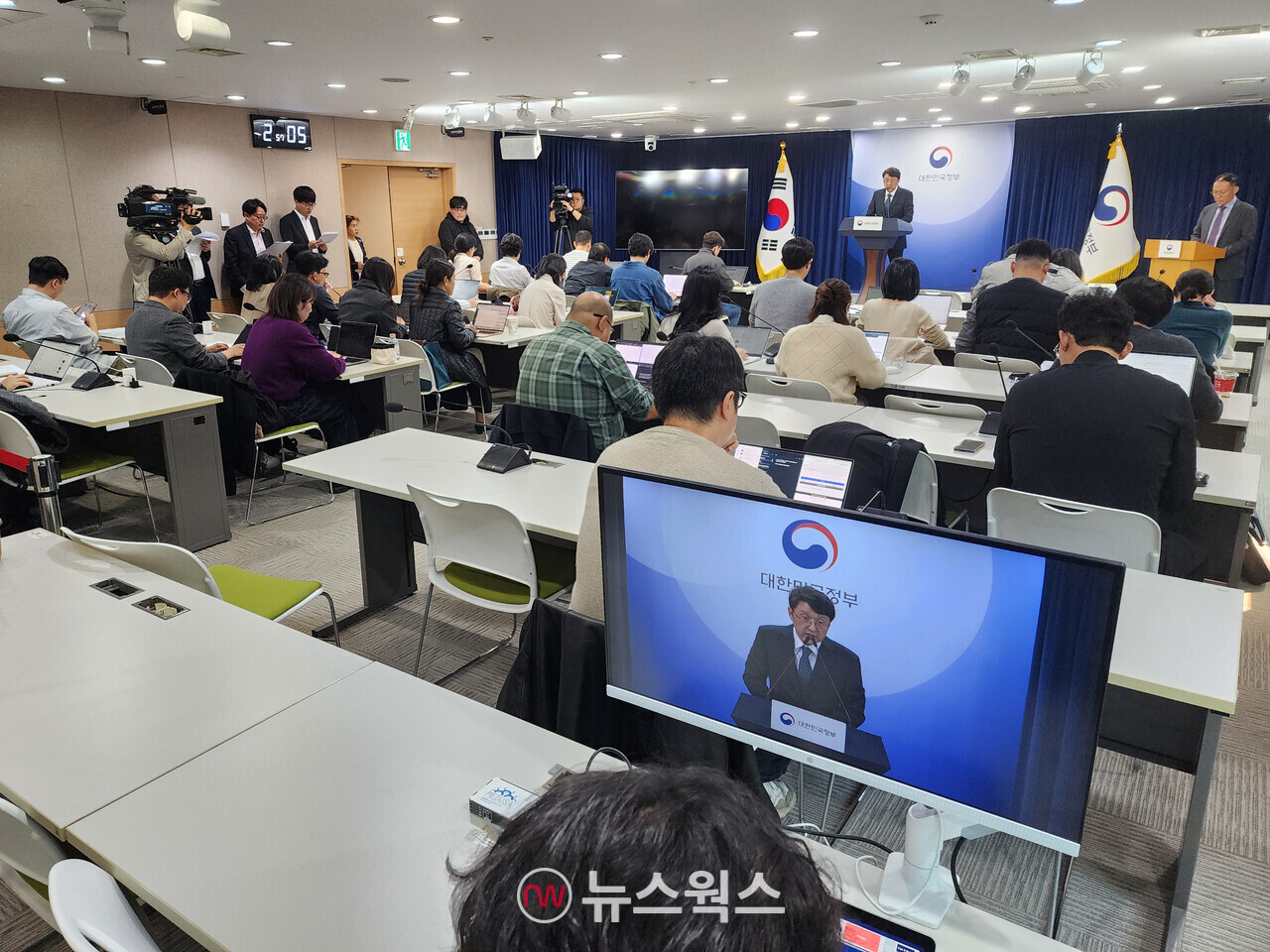 최우혁 과기부 네트워크정책실장이 6일 정부서울청사에서 KT 해킹 사건 중간 조사결과를 발표하고 있다. (사진=박광하 기자)