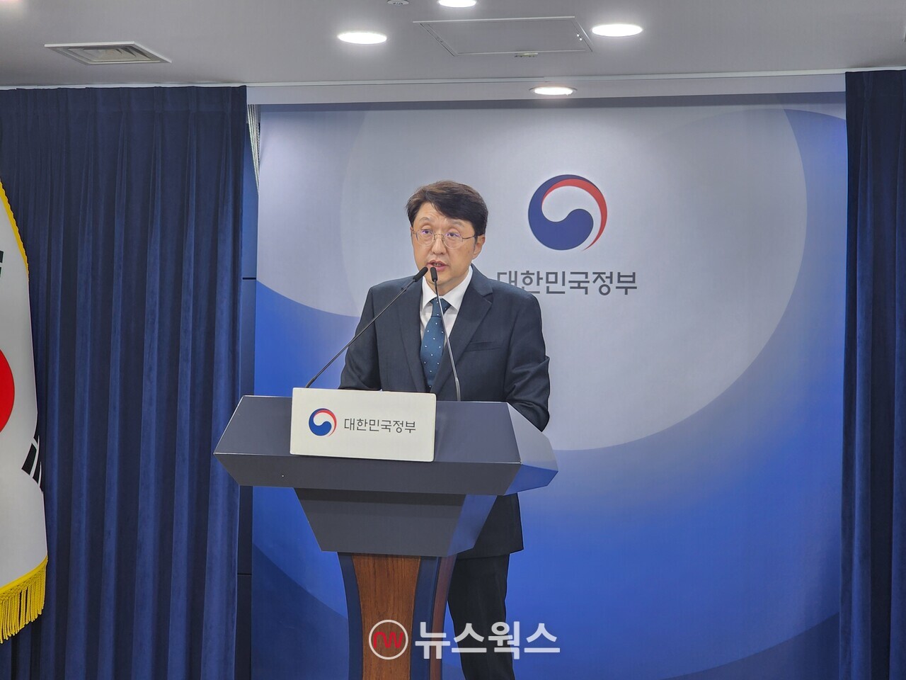 최우혁 과기부 네트워크정책실장이 6일 정부서울청사에서 KT 해킹 사건 중간 조사결과를 발표하고 있다. (사진=박광하 기자)