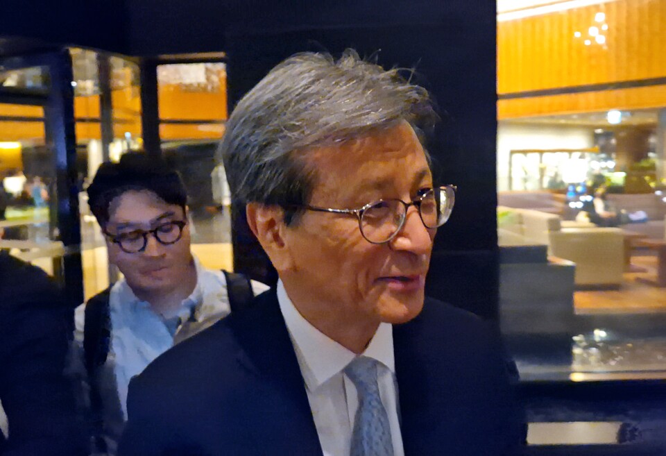 정현호 삼성전자 부회장이 30일 오후 8시40분경 '호암상 시상식'을 마친 뒤 신라호텔 로비를 빠져 나가고 있다. (사진=공동 취재단)